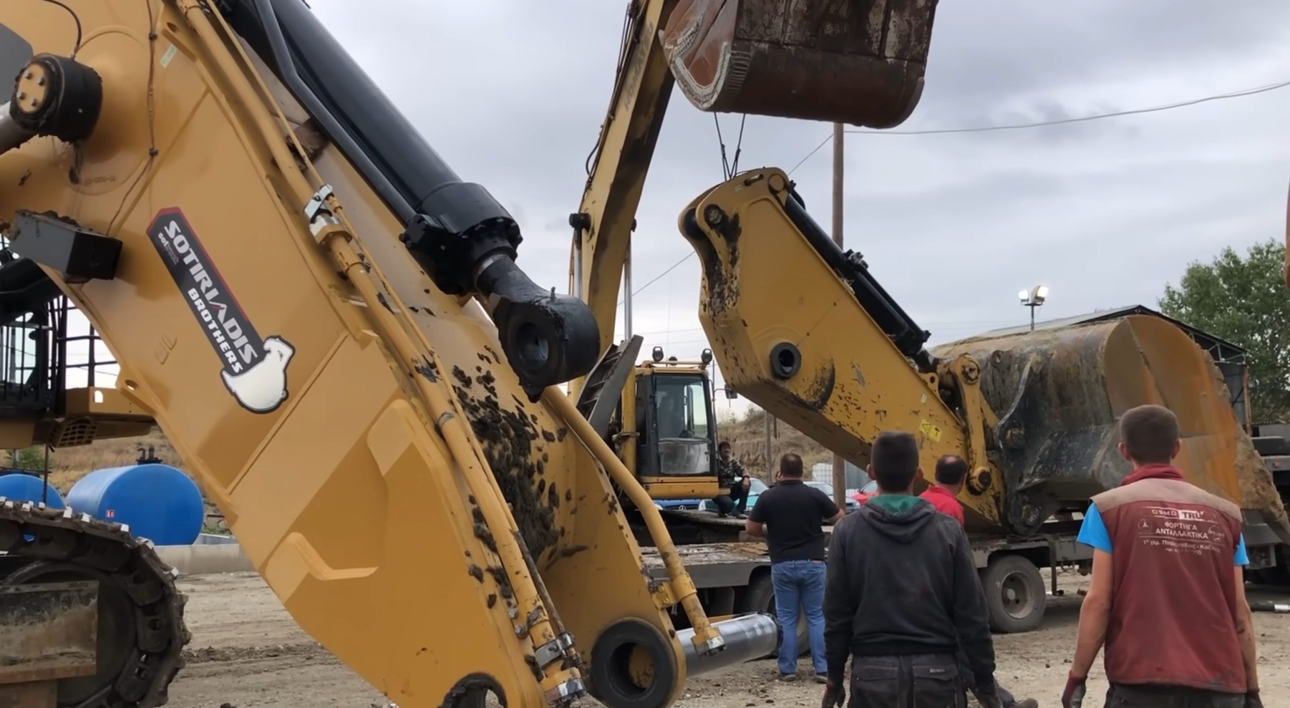 Disassembling caterpillar excavator