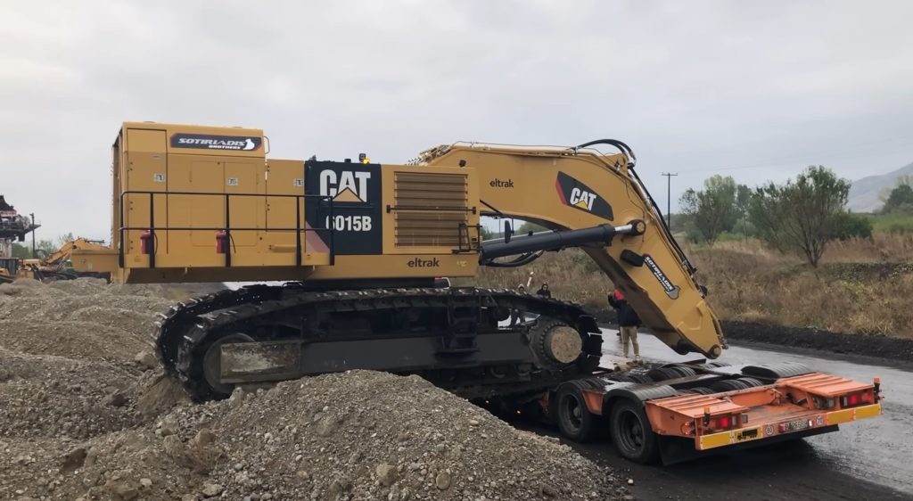 Unloading excavator from trailer