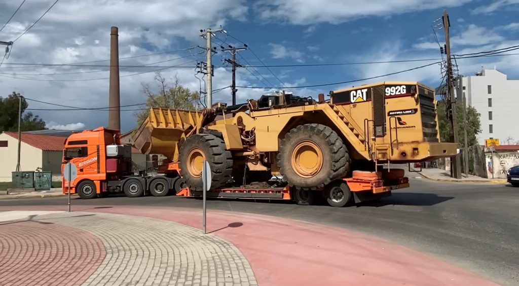 Transporting The Caterpillar 992G Wheel Loader