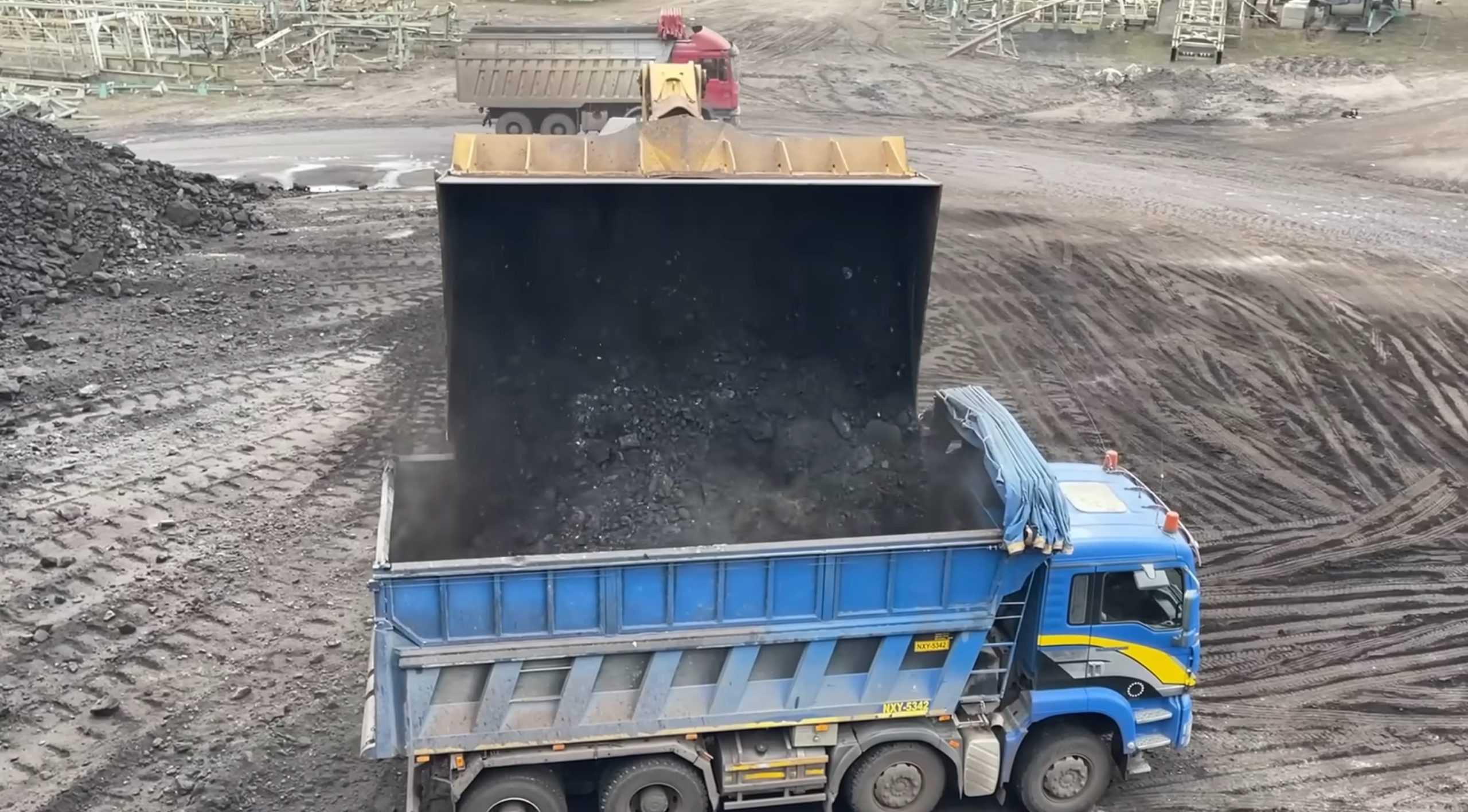 Huge Caterpillar 992G Wheel Loader Loading Coal On Trucks