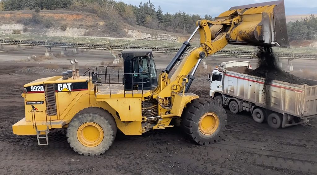 Efficiency Redefined: Caterpillar 992G Wheel Loader Loading truck with coal